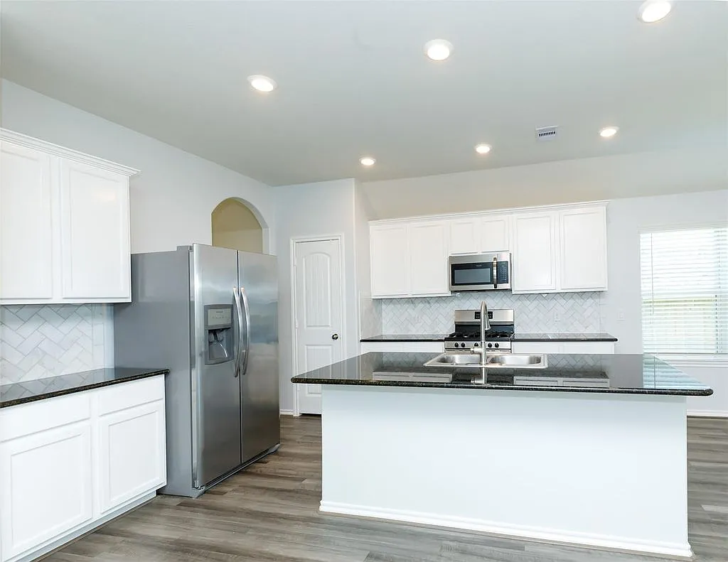 3 bed, 1826 sqft, $2,350 — Photo 4