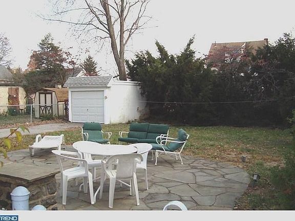 3rd image of 119 Hastings Ave