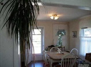 28 W 2nd St, Patchogue, NY 11772