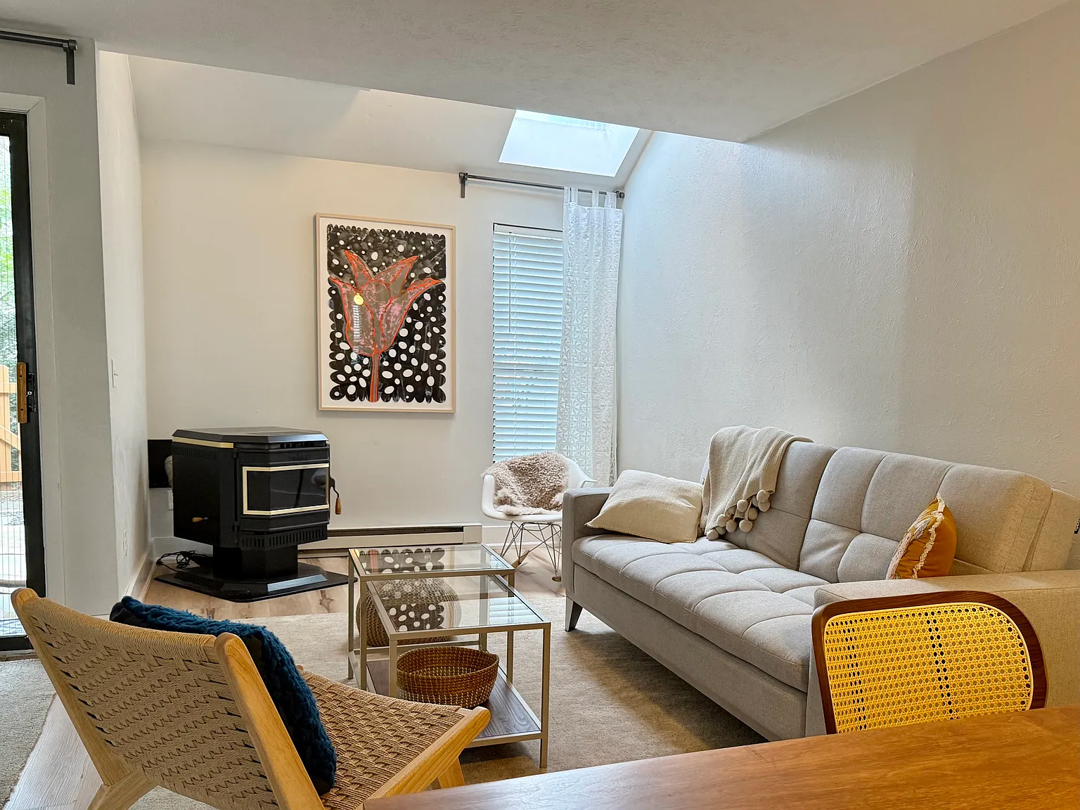 2 bed, 900 sqft, $2,950 — Photo 2