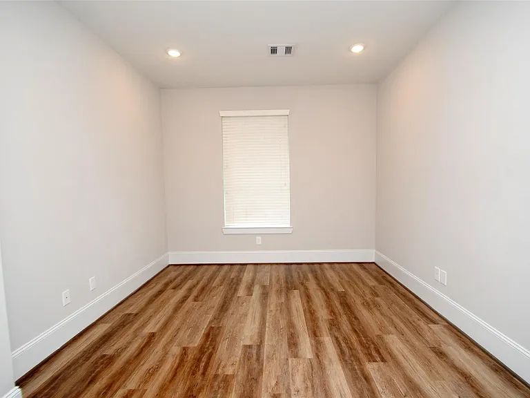 1270 N Post Oak Rd #A — Photo 11