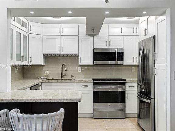 4th image of 2401 Collins Ave APT 909
