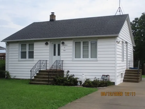 1704 Cora St, Crest Hill, IL 60403