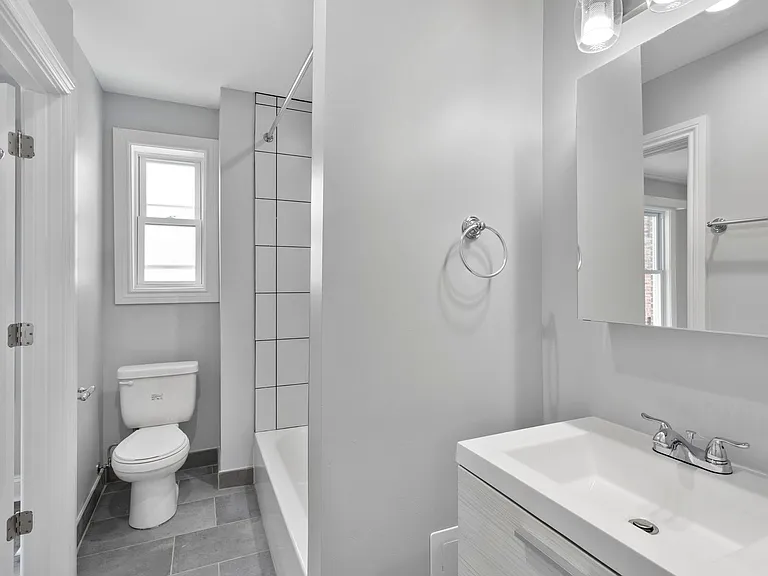 7630-38 N Eastlake Ter — Photo 19