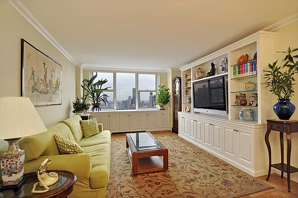 Sold by Corcoran | media 14