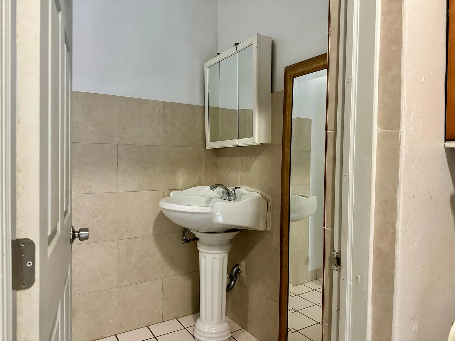 2140 SW 6th St — Photo 3
