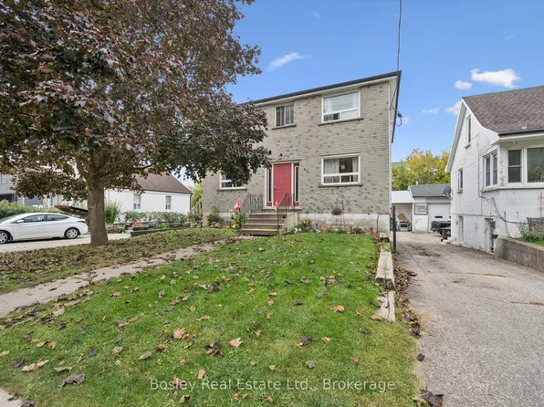 32 Jaffray St, Cambridge, ON N1R 3H9