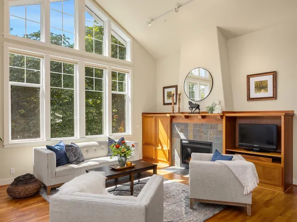 168 Hall Brothers Loop NW, Bainbridge Island, WA 98110