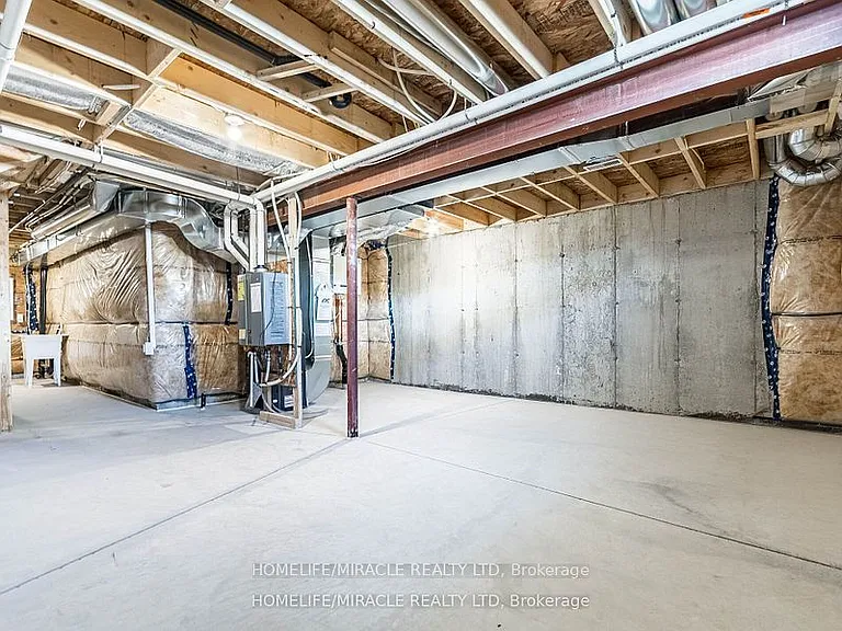 140 Aquasanta Cres — Photo 36
