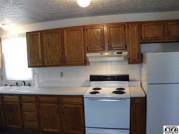 4th image of 719 W Oak St