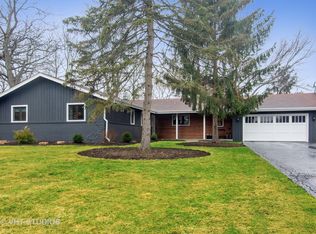 9 Victoria Ln, Hawthorn Woods, IL