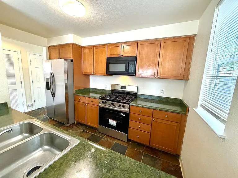 2941 Chavez Ln — Photo 7