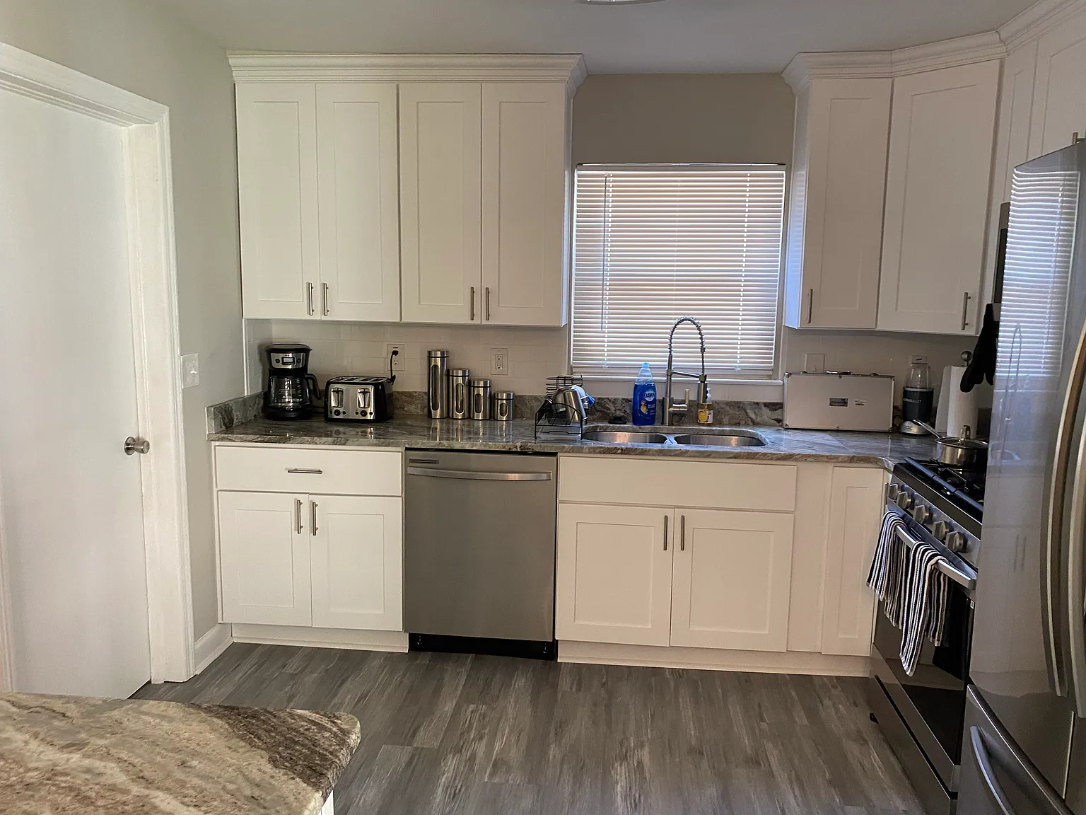 4 bed, 1700 sqft, $3,200 — Photo 3