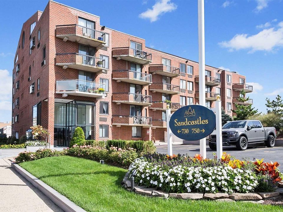 1st image of 750 W Broadway APT 4S