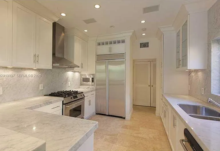 745 Lakeview Dr — Photo 4