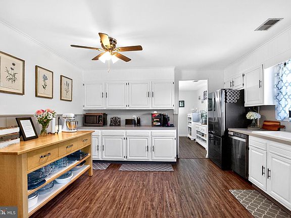 5th image of 1121 Chelsea Rd