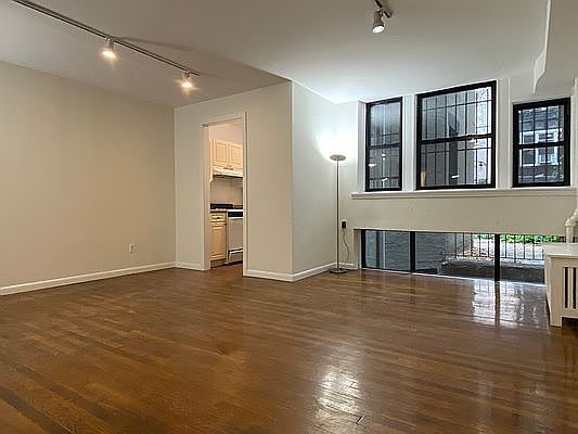 1st image of 306 W 107th St APT 1R