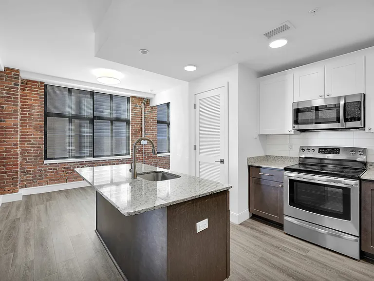 The Residences at Barnett — Photo 35