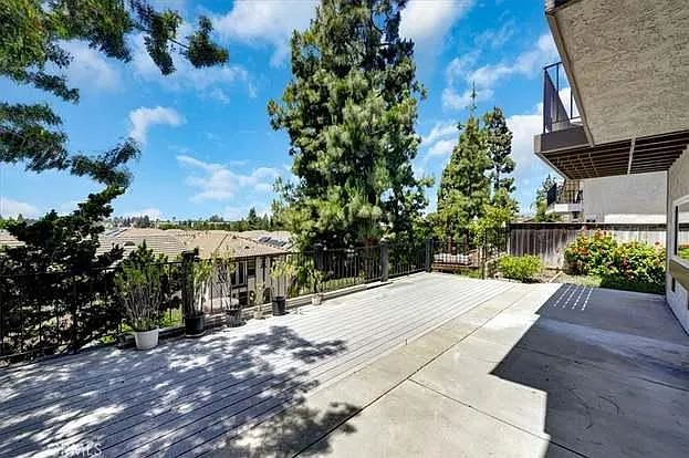 207 Saddle Dr — Photo 2
