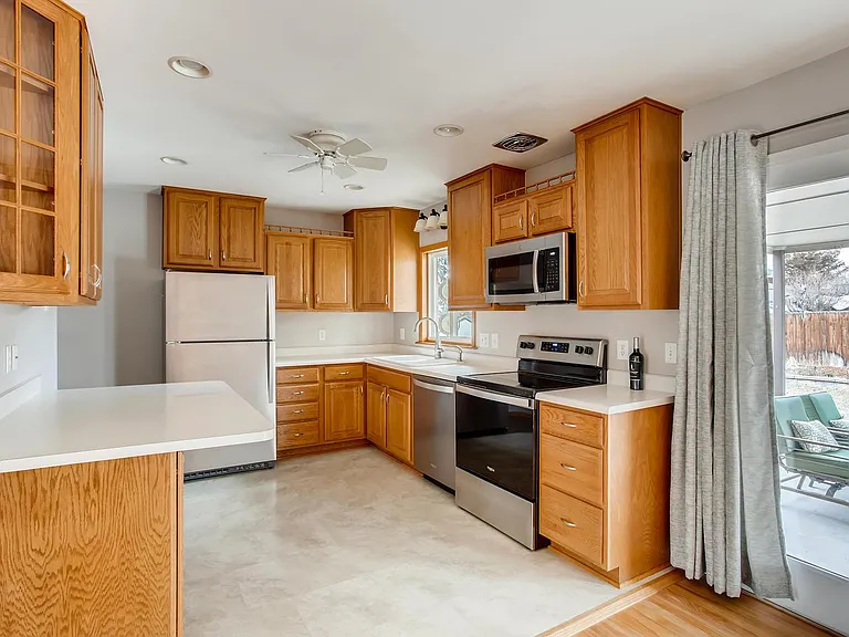 7997 E Jefferson Ave — Photo 6