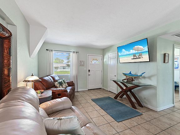 5th image of 908 Patricia Ln