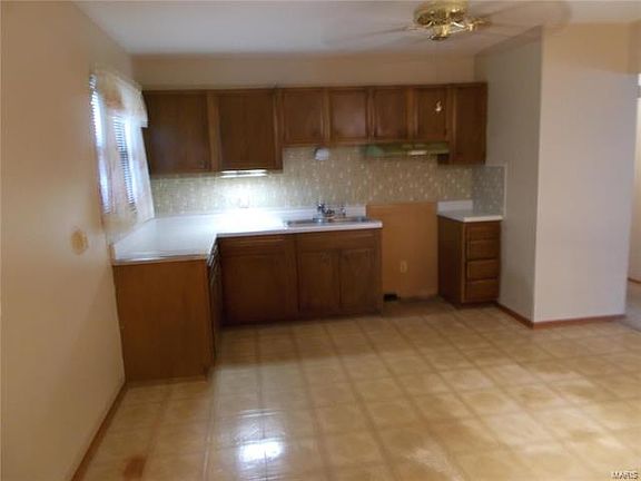 3rd image of 4015 Sunrise Heights Dr