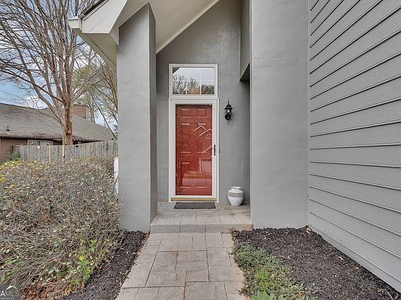 4th image of 1027 Ashbury Dr