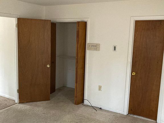 5th image of 3167 Parliament Dr