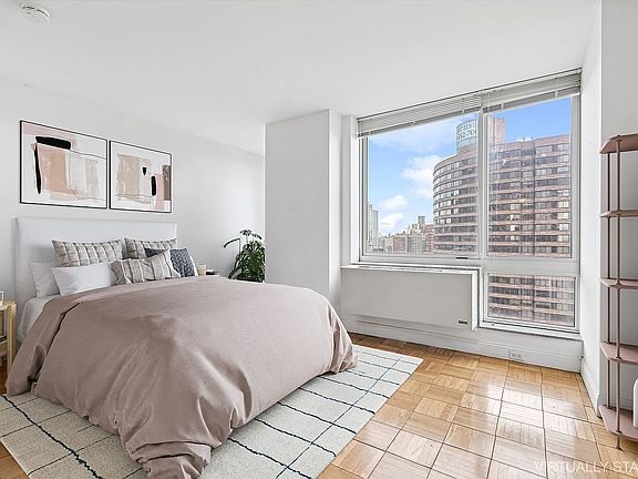 4th image of 215 E 96th St #24K