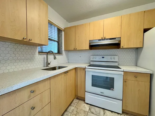 1051 SW 1st St, Miami, FL