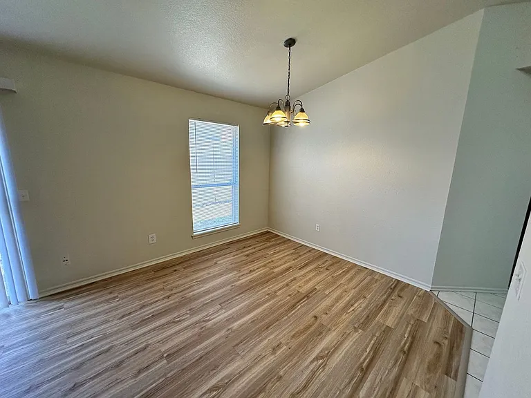 3201 Conestoga Dr — Photo 6