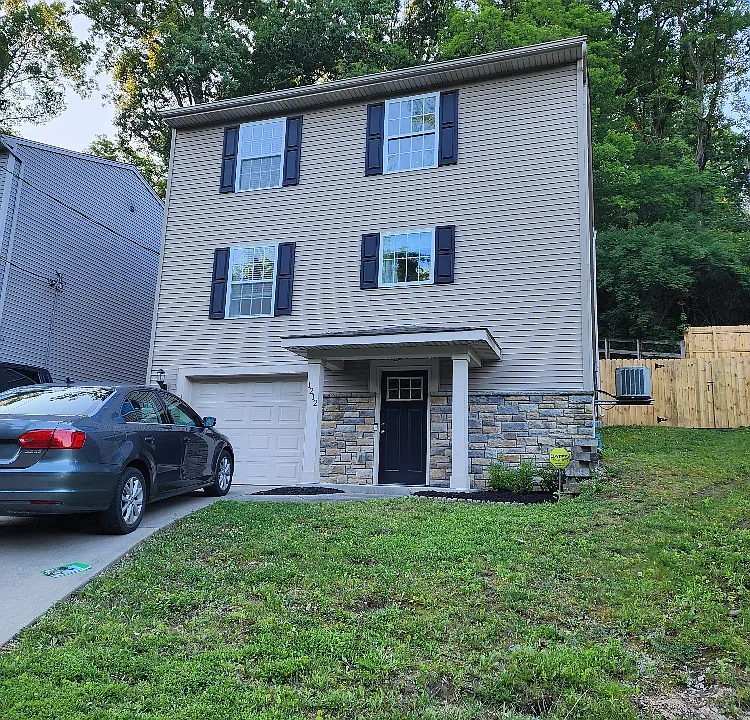 1212 E Henry Clay Ave