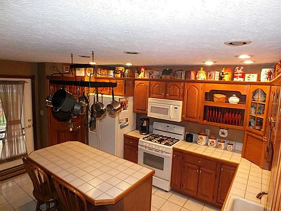 Eat in Kitchen with Island