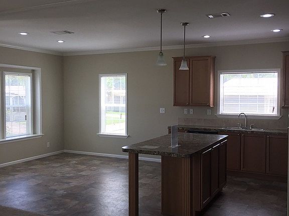 3rd image of 141 Forest Dr