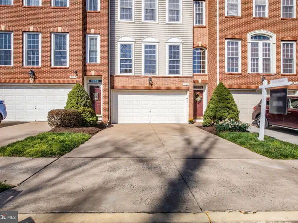 7030 Regional Inlet Dr, Fort Belvoir, VA 22060