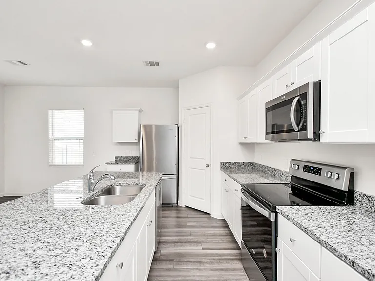 7802 Hightree Dr — Photo 8