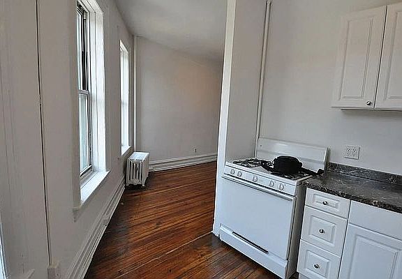 3rd image of 28 Charles St #31