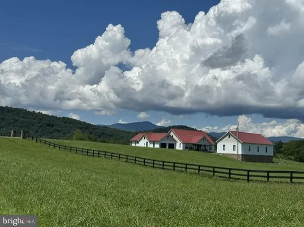 38 Lyle Ln, Amissville, VA 20106