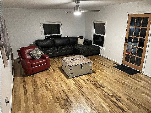 2nd image of 3851 Saunders Ave