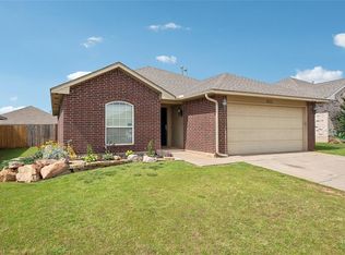 621 SW 38th Pl, Moore, OK 73160