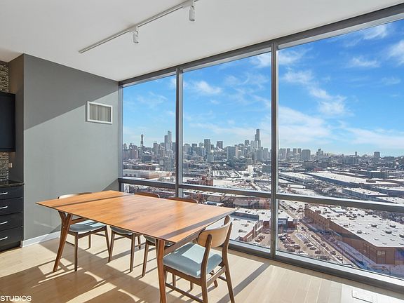 5th image of 860 W Blackhawk St Unit 2502