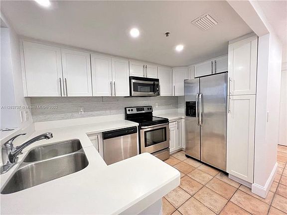 3rd image of 1402 Brickell Bay Dr APT 501