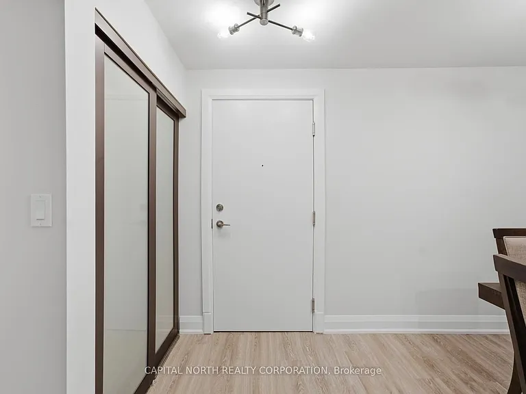 270 Wellington St W #412 — Photo 7