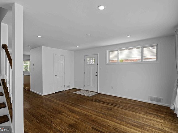 4th image of 2255 Sweetbriar Dr