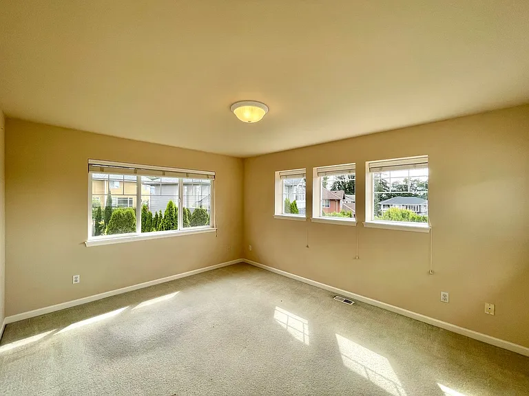 1921 NE 34th Pl — Photo 21