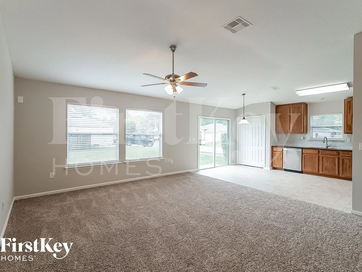 3 bed, 2.0 bath, 1735 sqft, $2,210 — Photo 3
