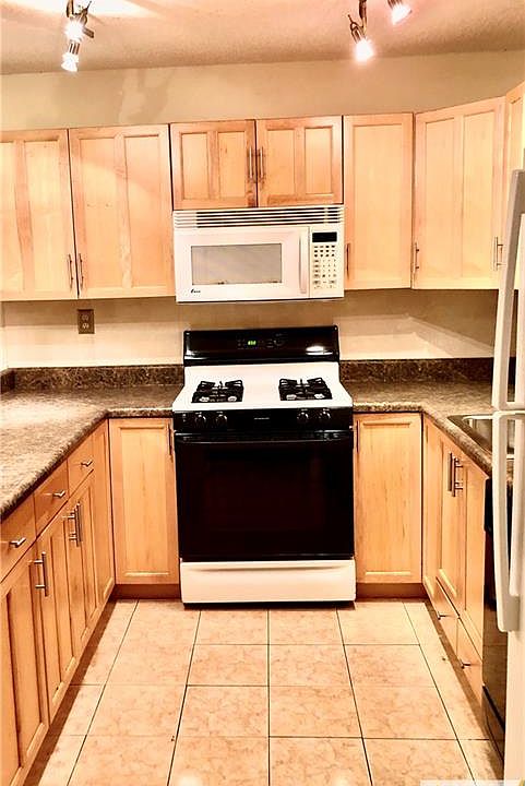 1st image of 27 Wycoff Way E #27