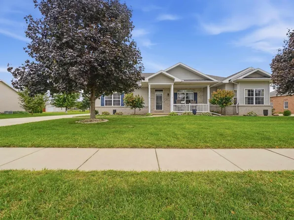 600 Deerfield Dr, Pekin, IL 61554