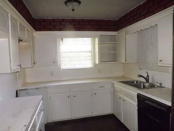 5th image of 8939 Intervale St