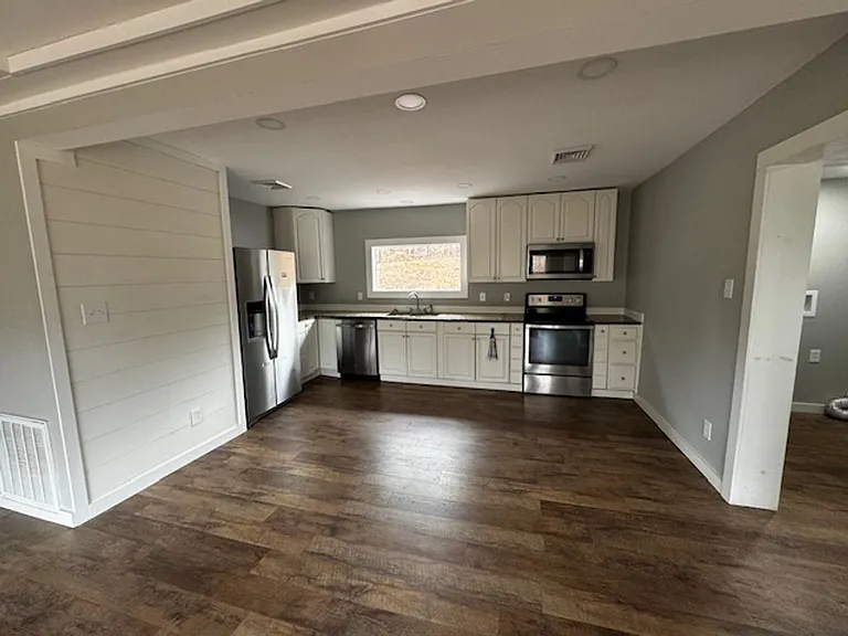 201 Old Harrison Cir SW — Photo 3